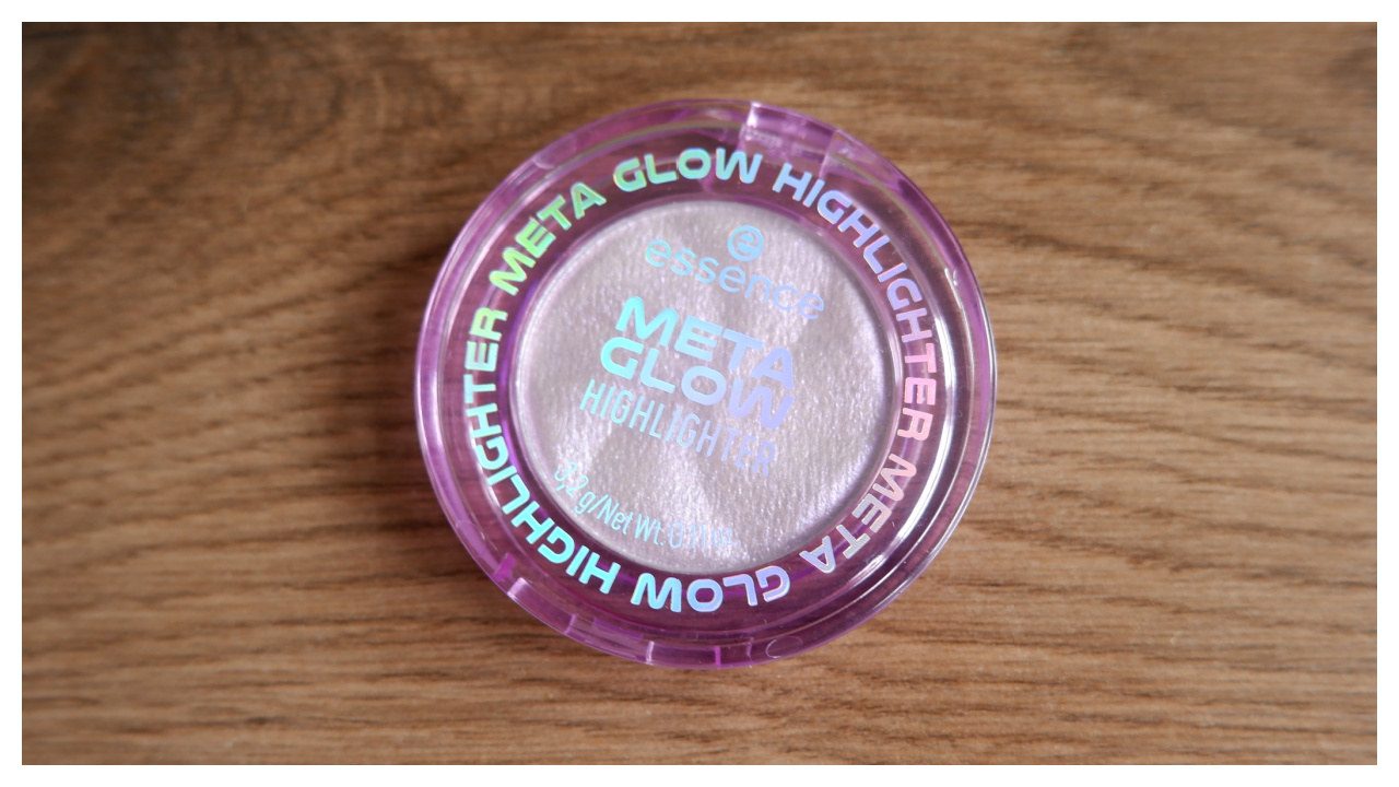 Essence Meta Glow highlighter review